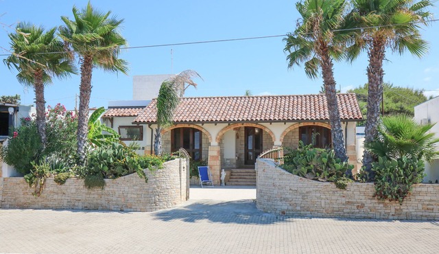 VILLA JINETTE facing the sea