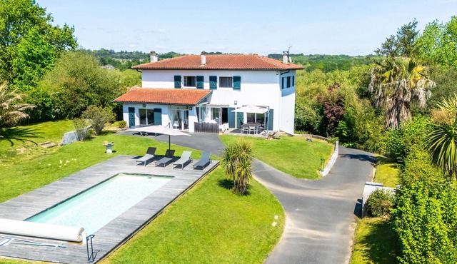 Villa Joana - piscine, grand jardin, 4 chambres