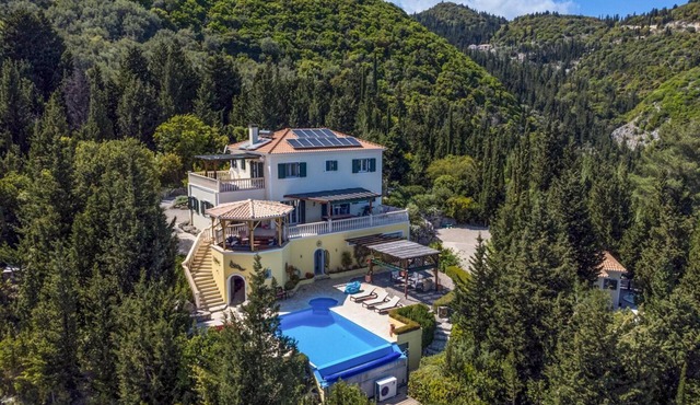 Villa Kaparissi - Five Bedroom Villa, Sleeps 10