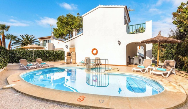 Villa Karoline - Four Bedroom Villa, Sleeps 6