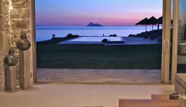 Villa Komos aan het strand