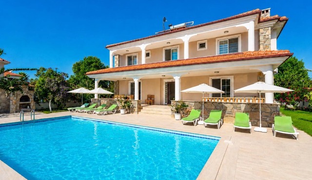 Villa Kubra - Five Bedroom Villa, Sleeps 10