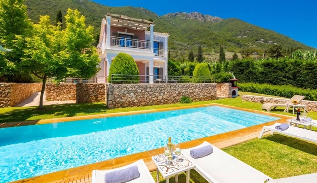 Villa Kyklamino - Three Bedroom Villa, Sleeps 6