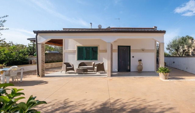Villa 'La Collina' with Private Terrace, Wi-Fi and Air Conditioning