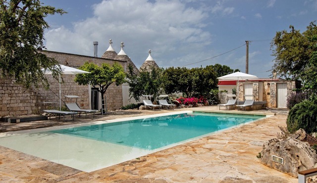 Villa 'La Dimora Dello Zio' with Private Pool, Private Terrace and Wi-Fi