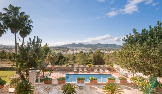 Villa la Isla | Tradicional Spanish Villa with views to Ibiza Town