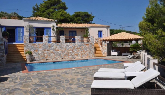 Villa La Looij, 4 bedroomed villa with pool