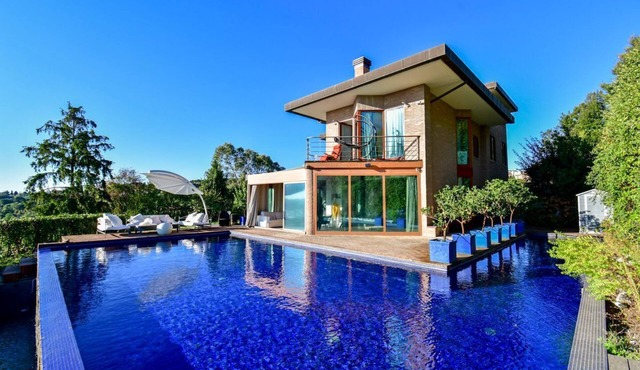 Villa Laguna - Three Bedroom Villa, Sleeps 6