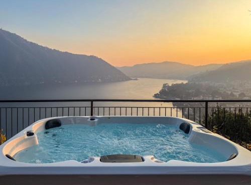 Villa lake view + jacuzzi + garden+ gym, Cernobbio