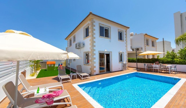 Villa Lantos Central Protaras
