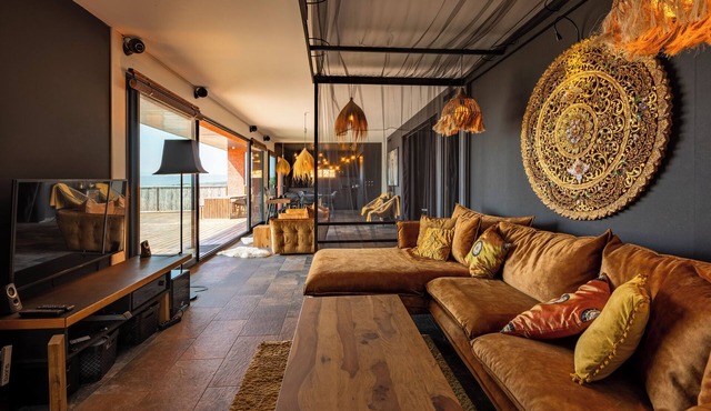 Villa Lâo: 220m² with a swimming pool, sauna and panoramic views of Lake Salagou