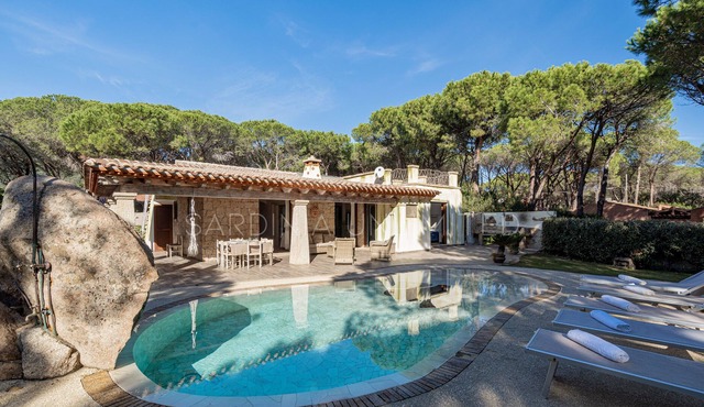 Villa Lara d'Oriente: villa with pool in Budoni.
