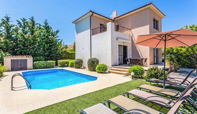 Villa Lara Latchi - Three Bedroom Villa, Sleeps 6