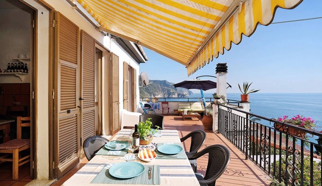 Villa "Lardarina" close to the Beach with Sea View, Terrace & Wi-Fi