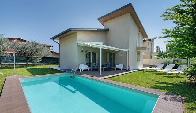 Villa 'Le Golfette Ville Al Golf 2' with Private Pool, Private Terrace and Wi-Fi