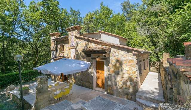 Villa 'Le Querciolaie - Adamo Ed Eva' with Mountain View and Shared Pool