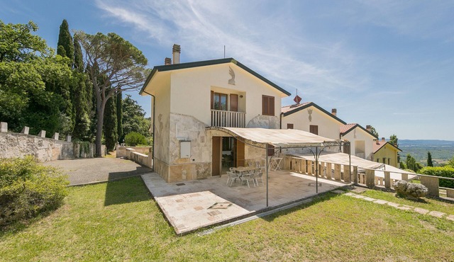 Villa 'Le Querciolaie - Contessa 1' with Mountain View and Shared Pool