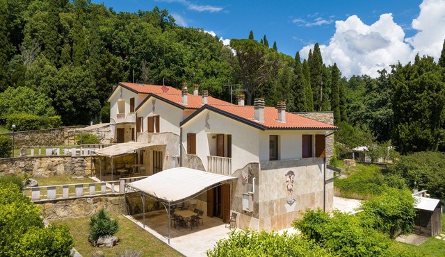 Villa 'Le Querciolaie - Contessa 2' with Mountain View and Shared Pool