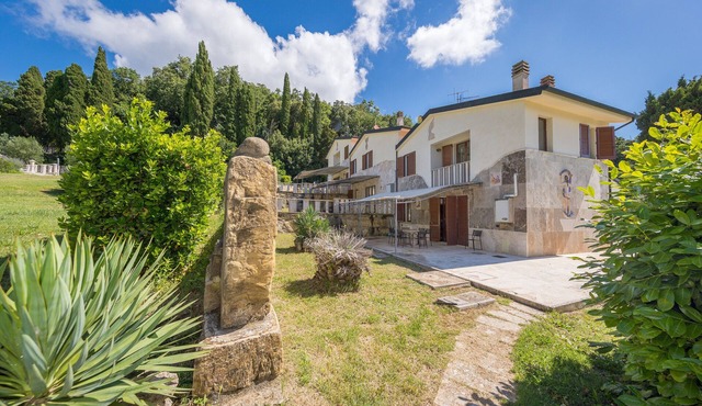 Villa 'Le Querciolaie - Contessa 3' with Mountain View and Shared Pool