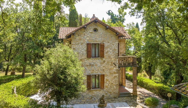 Villa 'Le Querciolaie - Il Casiere' with Mountain View and Shared Pool