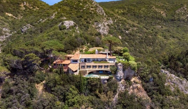 VILLA LE ROCCE Summar