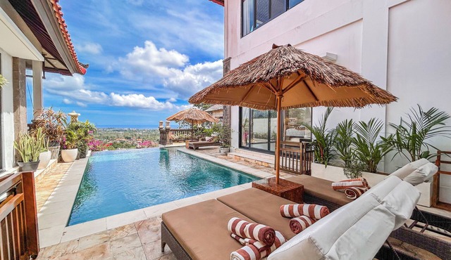 Villa Leana - 4 Bedroom, family friendly inc. pool fence, cook and epic sunsets