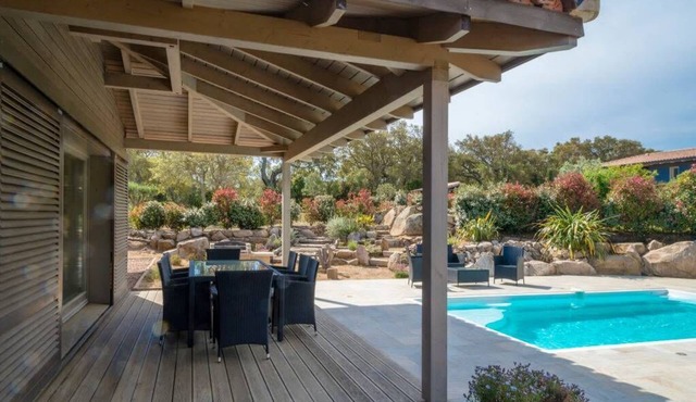 Villa ' Les chênes lièges " with private pool between sea and mountain