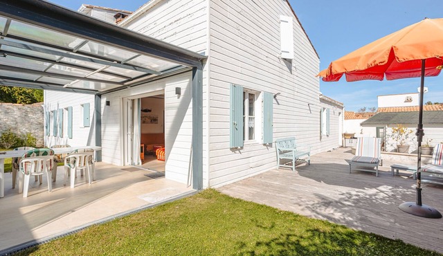 Villa 'Les Oyats' with Shared Terrace, Private Garden and Wi-Fi