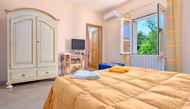 Villa "Li Cuponi" with Private Terrace, 2 Balconies & Wi-Fi