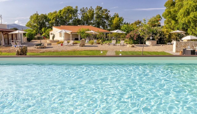 Villa Libeccio for 9 persons close to the beach with shared swimming pool