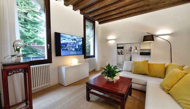 Villa Liberty Completamente Ristrutturata con Giardino Privato e SPA