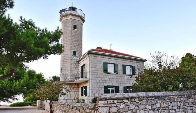 Villa Lighthouse, Vir