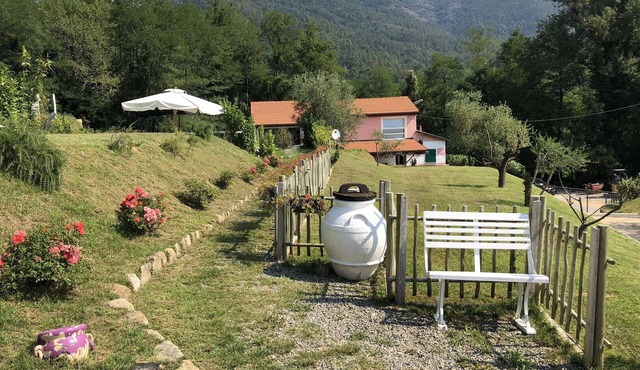 VILLA LIGURE 4 + 2 Pax Exclusive Pool, A/C, Free WiFi, BBQ near Cinque Terre
