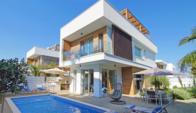 Villa Lily