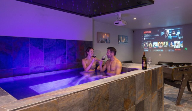 Villa Lion | Private SPA, Jacuzzi/Heated Pool