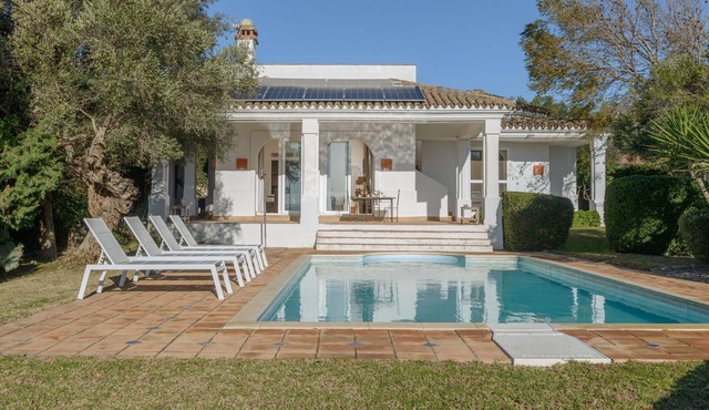 Villa 'Lirio' with Mountain Views, Wi-Fi and Air Conditioning