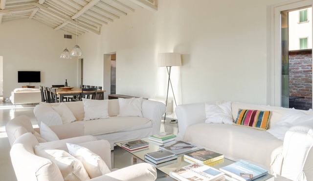 Villa 'Loft' with Shared Pool, Wi-Fi and Air Conditioning