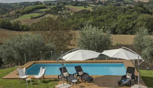 Villa Loreta - Vacation villa rental with private pool in Marche