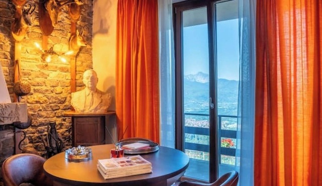 Villa Loris: History & Luxury
