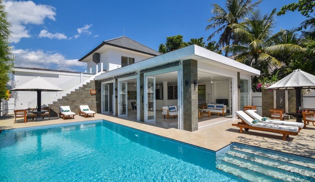 Villa Lovina Beach 2 - 4BR Beachfront Villa with Private Pool.