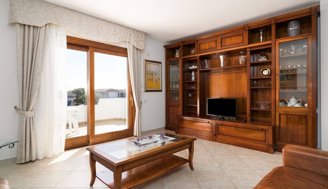 Villa 'Lucia' with Private Terrace, Wi-Fi and Air Conditioning