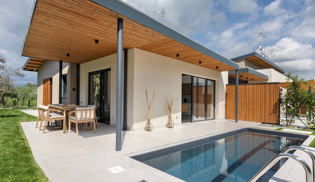 Villa 'Luma with Private Pool' with Mountain View, Wi-Fi and Air Conditioning