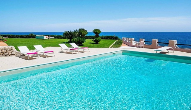 Villa Luna Blu, Exclusive seafront villa