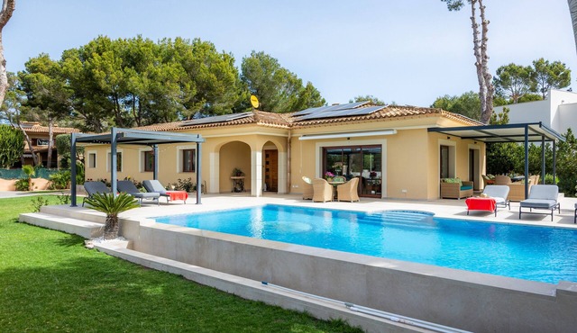 Villa 'Luxurious Villa Sol de Mallorca' with Mountain View, Pool & Wi-Fi