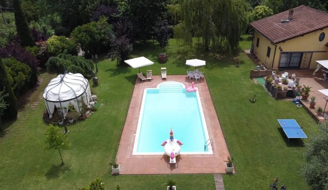 Villa 'Luxury Pool and Garden' with Shared Pool, Wi-Fi and Air Conditioning