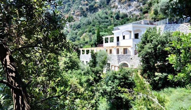 Villa 'Luxury Seaview With Jacuzzi' with Sea View, Wi-Fi and Air Conditioning