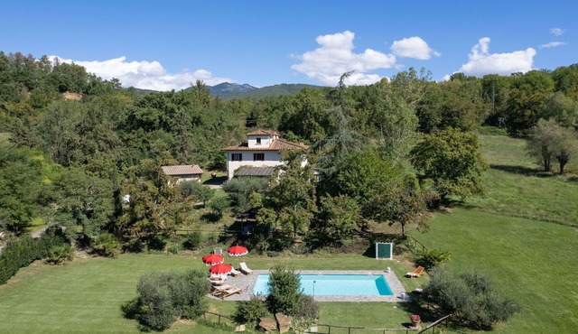 VILLA MARINA, Private Villa in the Tuscan Countryside with Pool (Concierge service available)