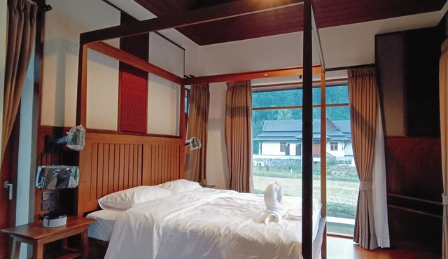 Villa Mae Hong Son - Superb 3-bedroom private pool villa with WiFi