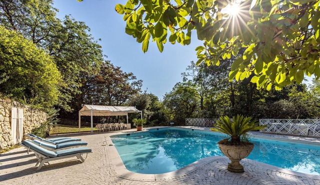 'Villa Magnolia' with Shared Pool, Wi-Fi and Air Conditioning