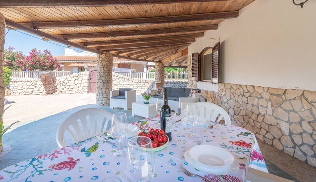 Villa Maison Essential close to the Beach with Sea View, Garden & Wi-Fi